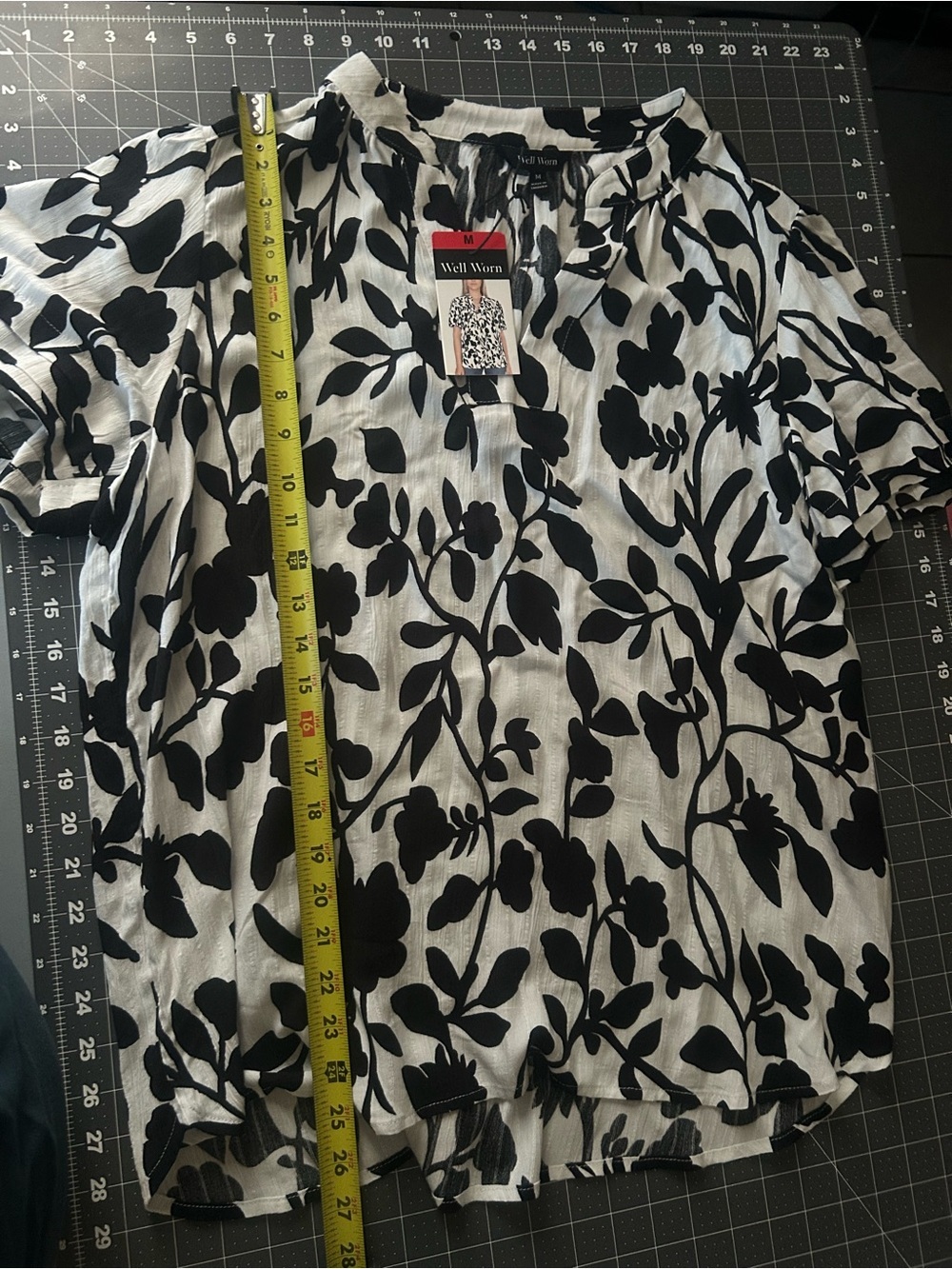 Well Worn Black and White Floral Short Sleeve Blouse